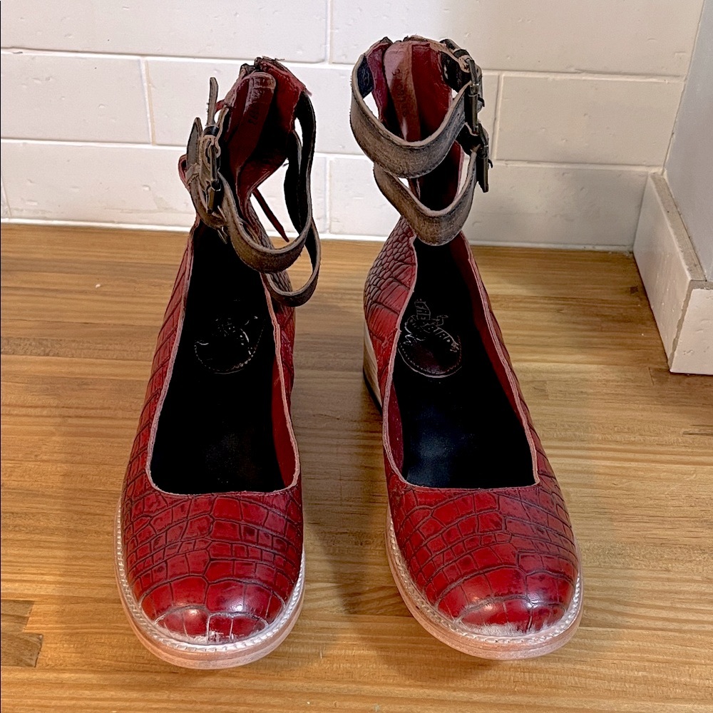 Freebird Maribel Red Crocodile Embossed Shoes Womens Size 11 Ankle Strap Leather - Picture 4 of 8